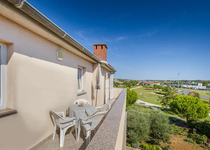 Eda 1873 아파트 풀라