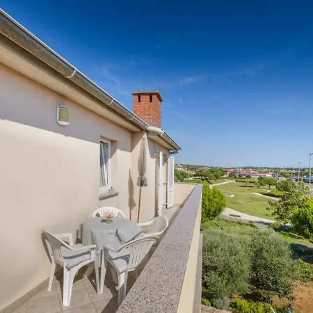 Eda 1873 Apartament Pula